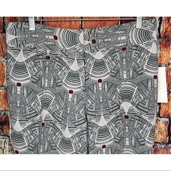 NWT Melissa Mccarthy Seven7 Geo Print Capri Pants - Picture 3 of 7